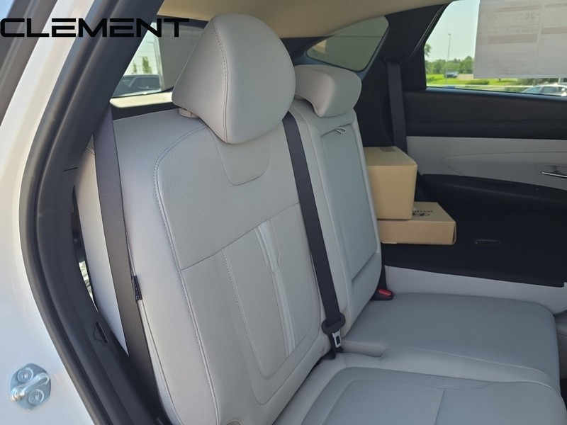 Hyundai Tucson Vehicle Full-screen Gallery Image 34