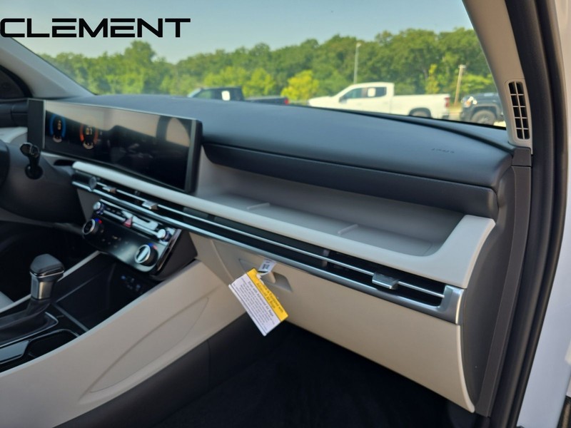 Hyundai Tucson Vehicle Full-screen Gallery Image 36