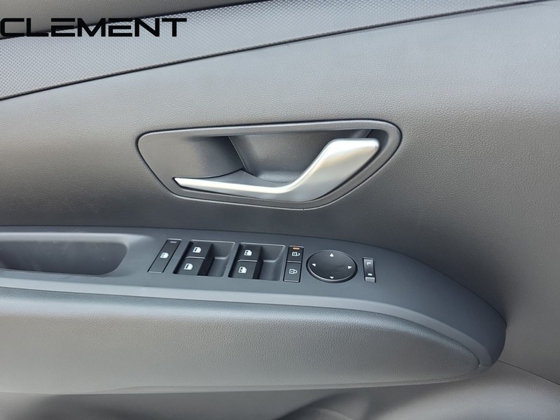 Hyundai Tucson Vehicle Full-screen Gallery Image 24