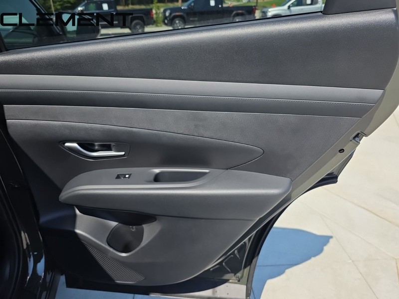 Hyundai Tucson Vehicle Full-screen Gallery Image 29