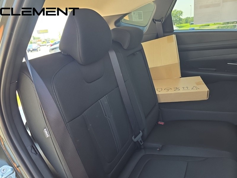 Hyundai Tucson Vehicle Full-screen Gallery Image 32