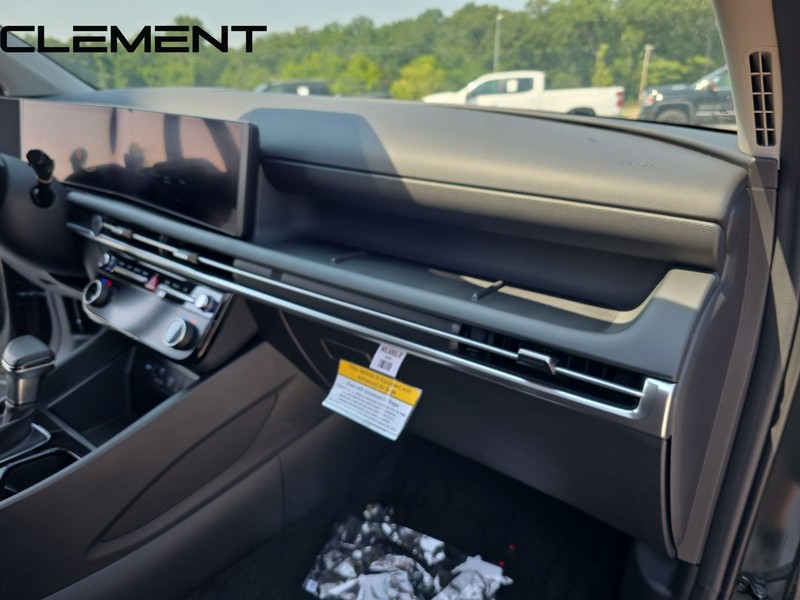 Hyundai Tucson Vehicle Full-screen Gallery Image 35