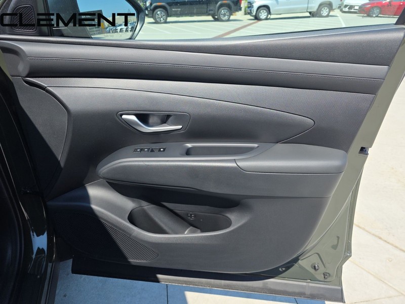 Hyundai Tucson Vehicle Full-screen Gallery Image 36