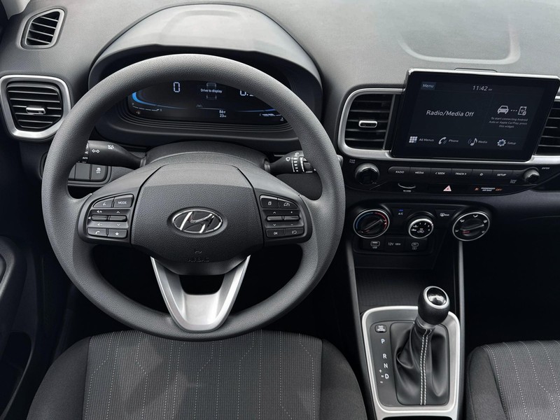 Hyundai Venue Vehicle Full-screen Gallery Image 17