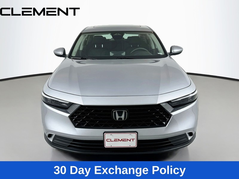 Honda Accord Sedan Vehicle Full-screen Gallery Image 3