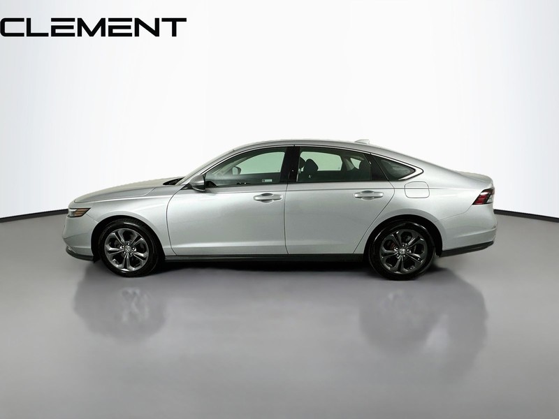 Honda Accord Sedan Vehicle Full-screen Gallery Image 6