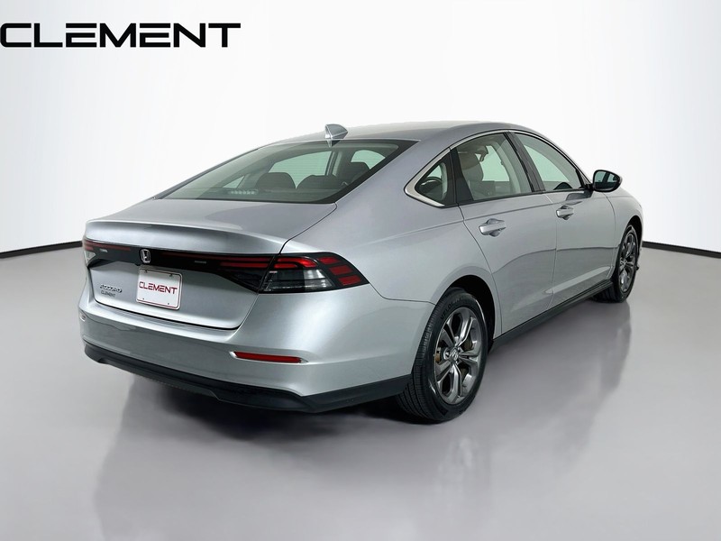 Honda Accord Sedan Vehicle Full-screen Gallery Image 7