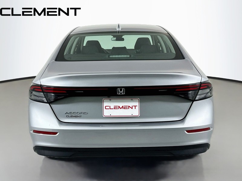 Honda Accord Sedan Vehicle Full-screen Gallery Image 8