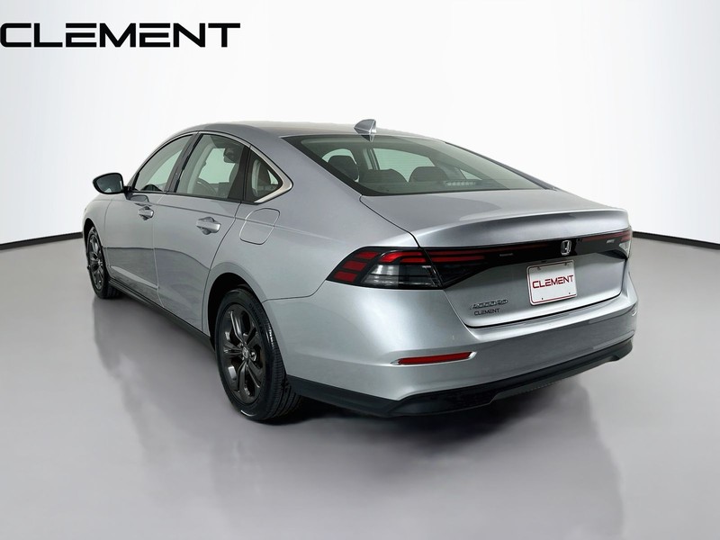 Honda Accord Sedan Vehicle Full-screen Gallery Image 10