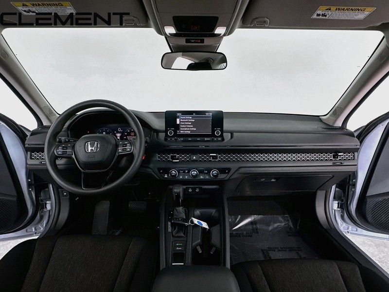 Honda Accord Sedan Vehicle Full-screen Gallery Image 12