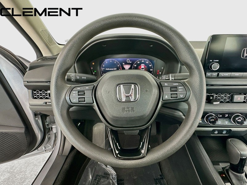 Honda Accord Sedan Vehicle Full-screen Gallery Image 13