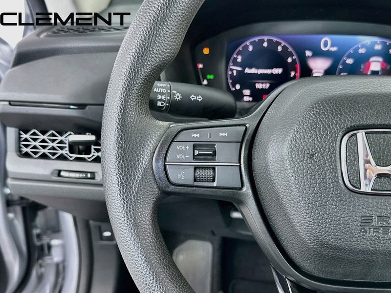 Honda Accord Sedan Vehicle Full-screen Gallery Image 14