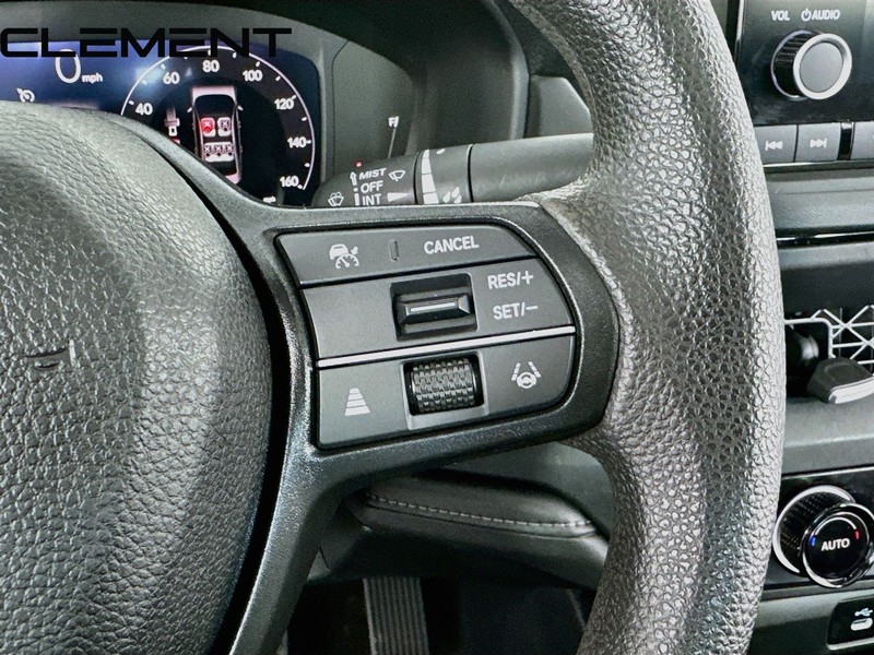 Honda Accord Sedan Vehicle Full-screen Gallery Image 15