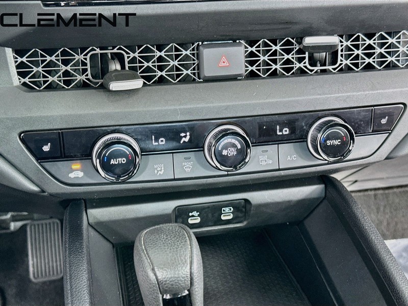 Honda Accord Sedan Vehicle Full-screen Gallery Image 19