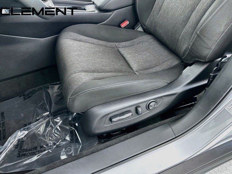 Honda Accord Sedan Vehicle Full-screen Gallery Image 27