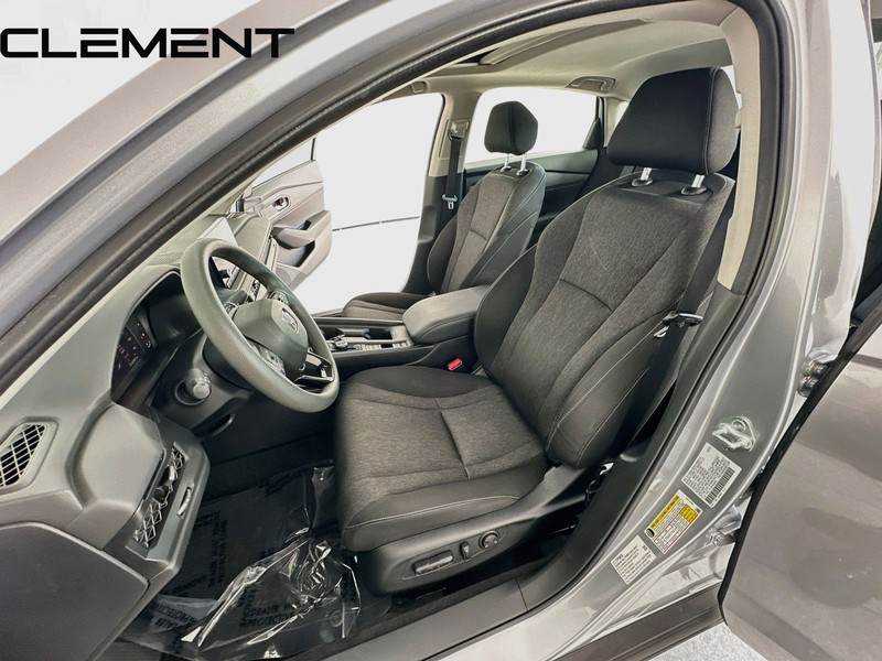 Honda Accord Sedan Vehicle Full-screen Gallery Image 28