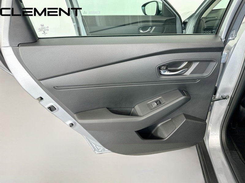 Honda Accord Sedan Vehicle Full-screen Gallery Image 29