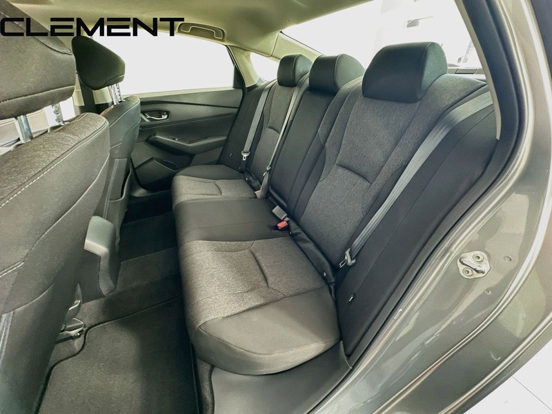 Honda Accord Sedan Vehicle Full-screen Gallery Image 30