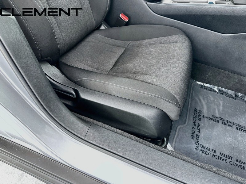 Honda Accord Sedan Vehicle Full-screen Gallery Image 32