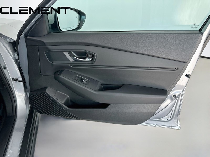 Honda Accord Sedan Vehicle Full-screen Gallery Image 34