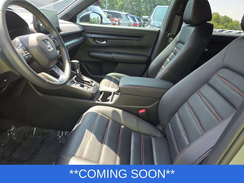 Honda CR-V Hybrid Vehicle Full-screen Gallery Image 3