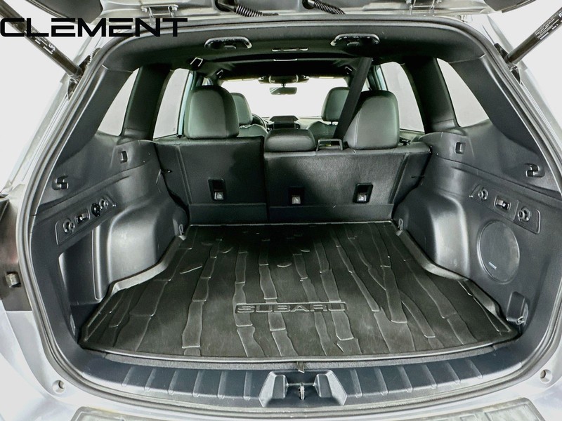 Subaru Forester Vehicle Full-screen Gallery Image 11