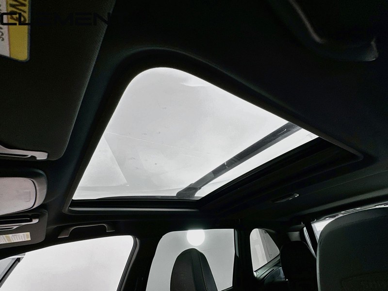 Subaru Forester Vehicle Full-screen Gallery Image 25