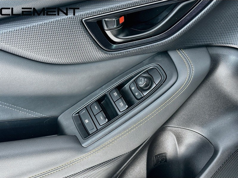 Subaru Forester Vehicle Full-screen Gallery Image 28
