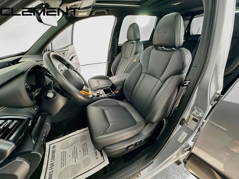 Subaru Forester Vehicle Full-screen Gallery Image 32