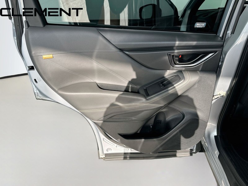 Subaru Forester Vehicle Full-screen Gallery Image 33