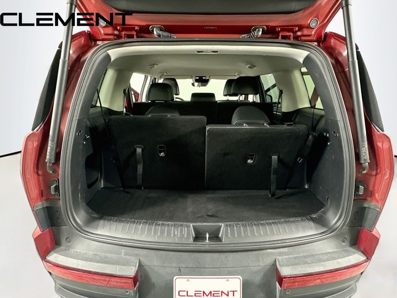 Hyundai Santa Fe Hybrid Vehicle Full-screen Gallery Image 11
