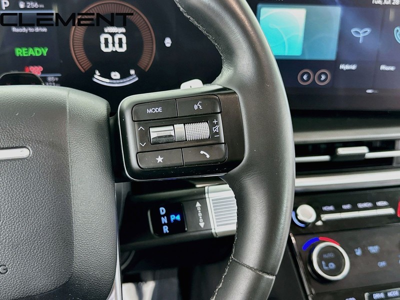 Hyundai Santa Fe Hybrid Vehicle Full-screen Gallery Image 17