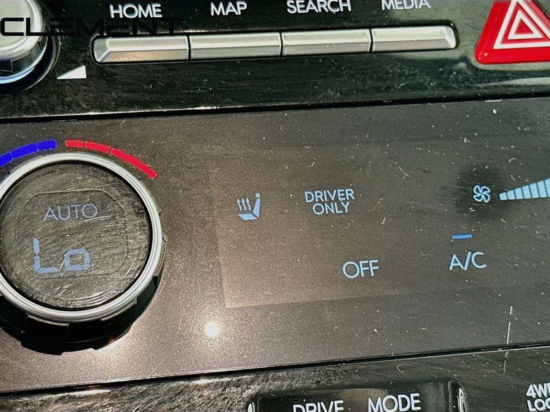 Hyundai Santa Fe Hybrid Vehicle Full-screen Gallery Image 23