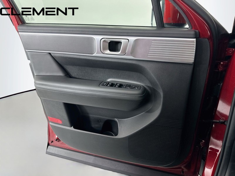 Hyundai Santa Fe Hybrid Vehicle Full-screen Gallery Image 25
