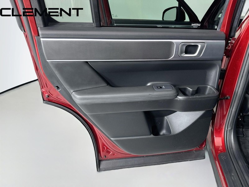 Hyundai Santa Fe Hybrid Vehicle Full-screen Gallery Image 29