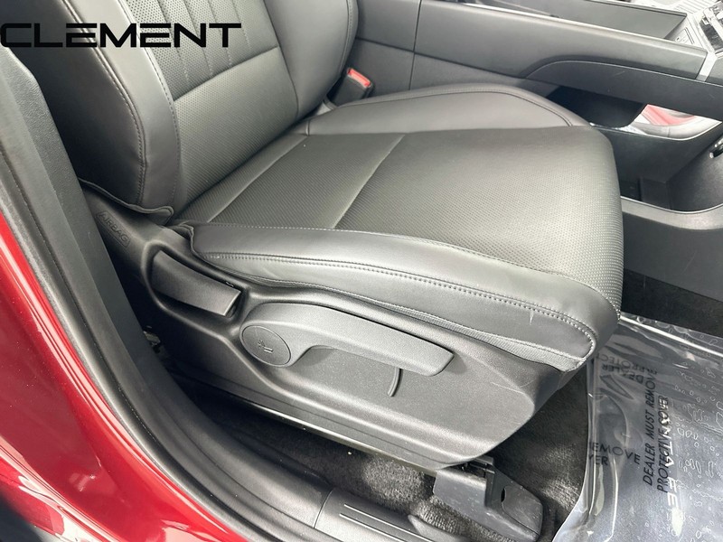 Hyundai Santa Fe Hybrid Vehicle Full-screen Gallery Image 32