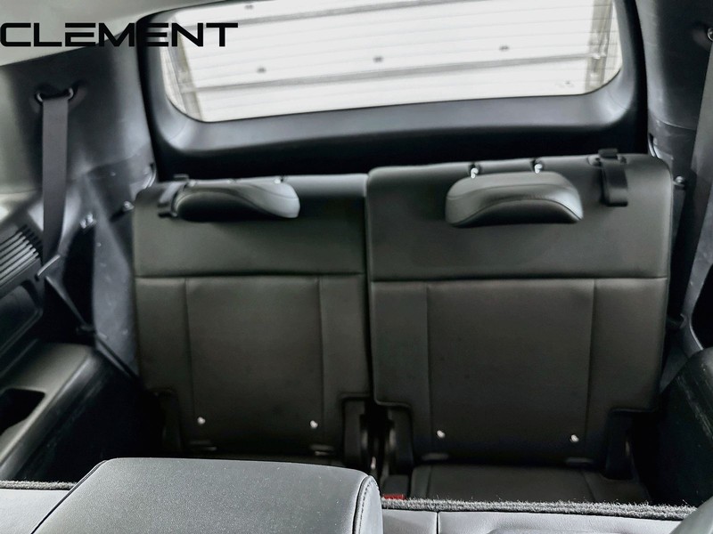 Hyundai Santa Fe Hybrid Vehicle Full-screen Gallery Image 36