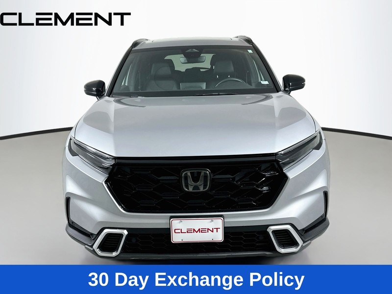 Honda CR-V Hybrid Vehicle Full-screen Gallery Image 3