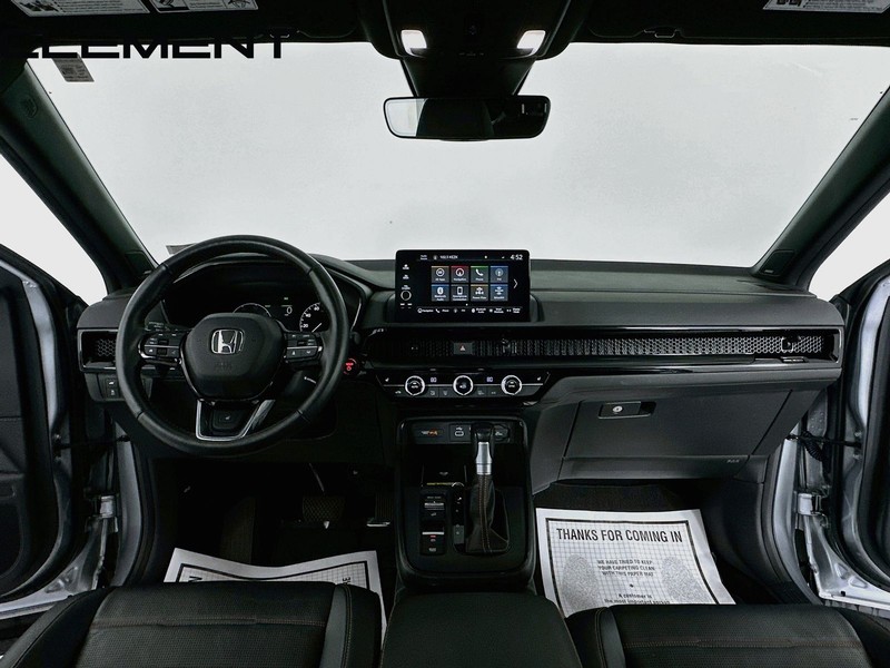 Honda CR-V Hybrid Vehicle Full-screen Gallery Image 12