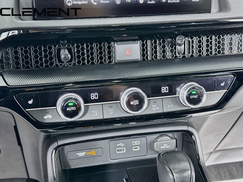 Honda CR-V Hybrid Vehicle Full-screen Gallery Image 22