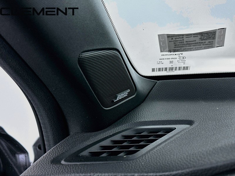 Honda CR-V Hybrid Vehicle Full-screen Gallery Image 27