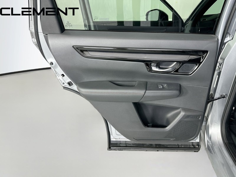 Honda CR-V Hybrid Vehicle Full-screen Gallery Image 33