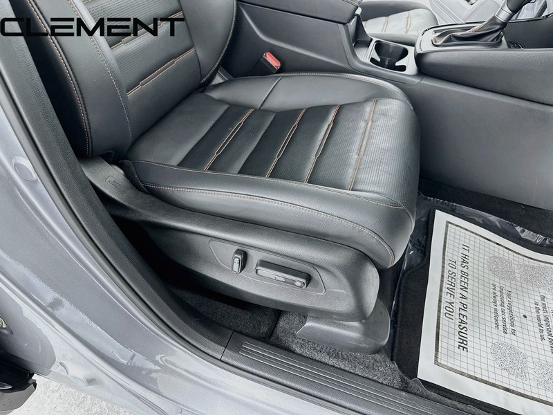 Honda CR-V Hybrid Vehicle Full-screen Gallery Image 35