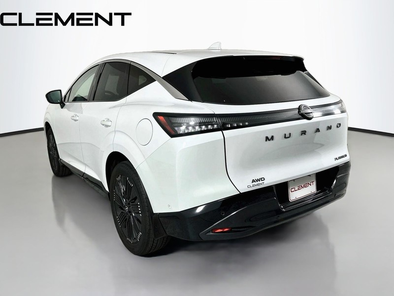 Nissan Murano Vehicle Full-screen Gallery Image 10