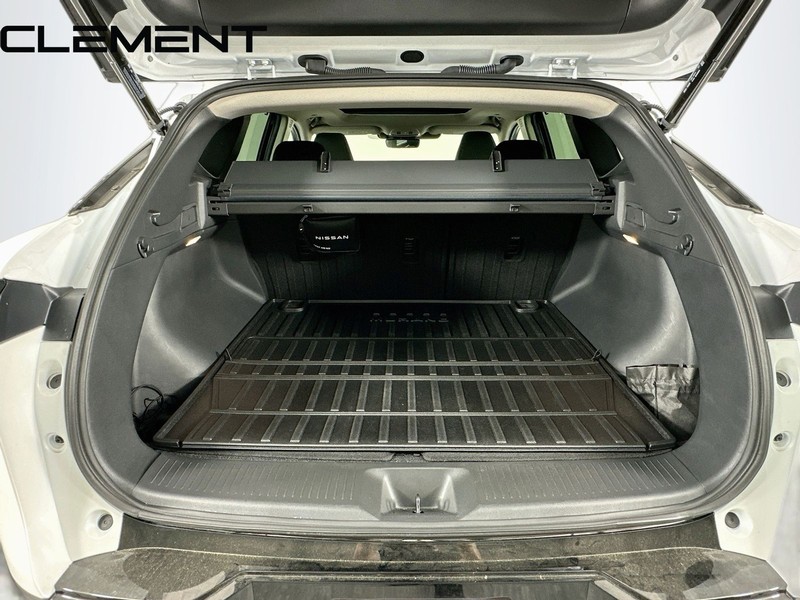 Nissan Murano Vehicle Full-screen Gallery Image 11