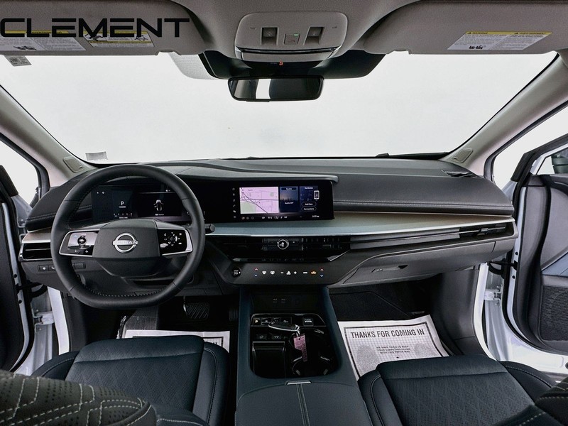 Nissan Murano Vehicle Full-screen Gallery Image 12