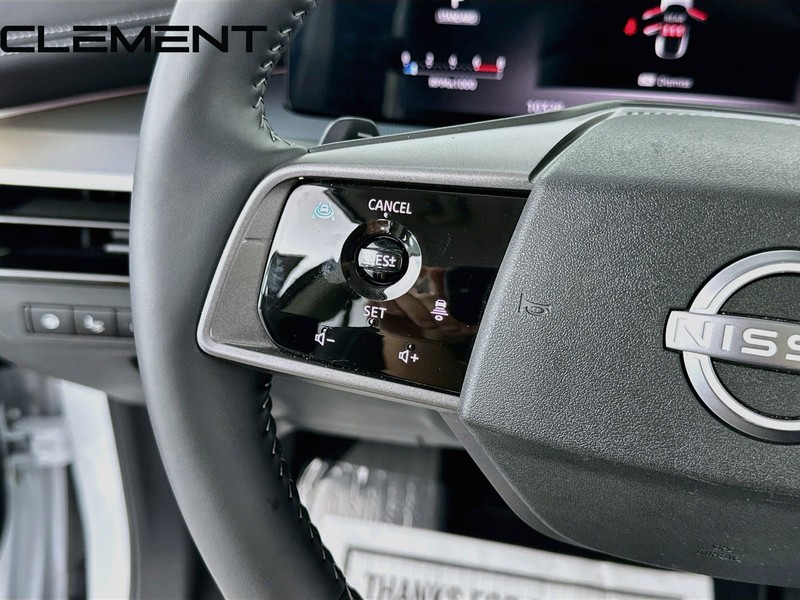 Nissan Murano Vehicle Full-screen Gallery Image 15