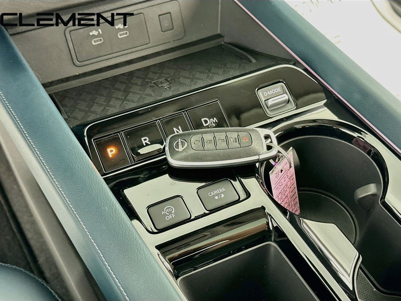 Nissan Murano Vehicle Full-screen Gallery Image 24