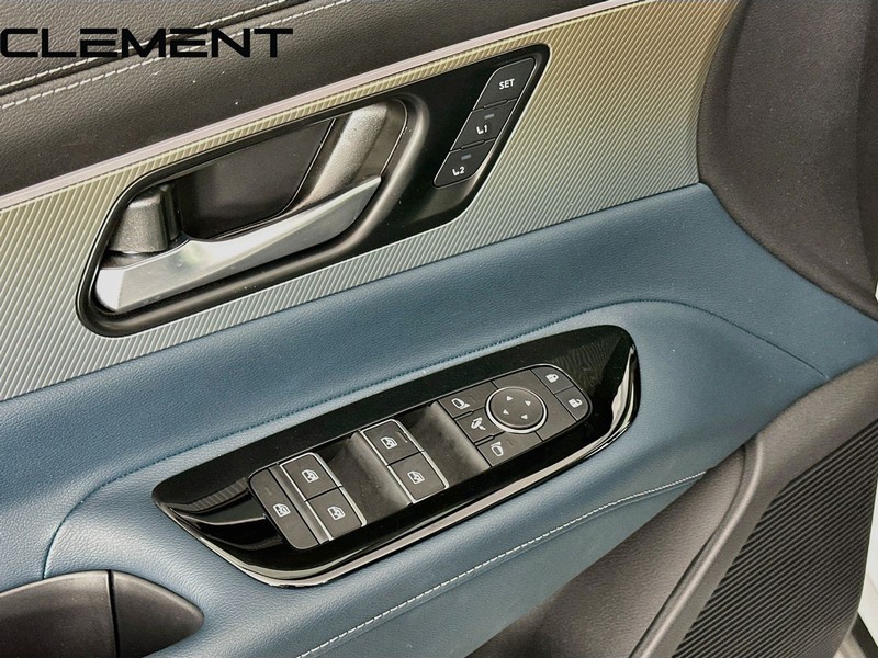 Nissan Murano Vehicle Full-screen Gallery Image 28