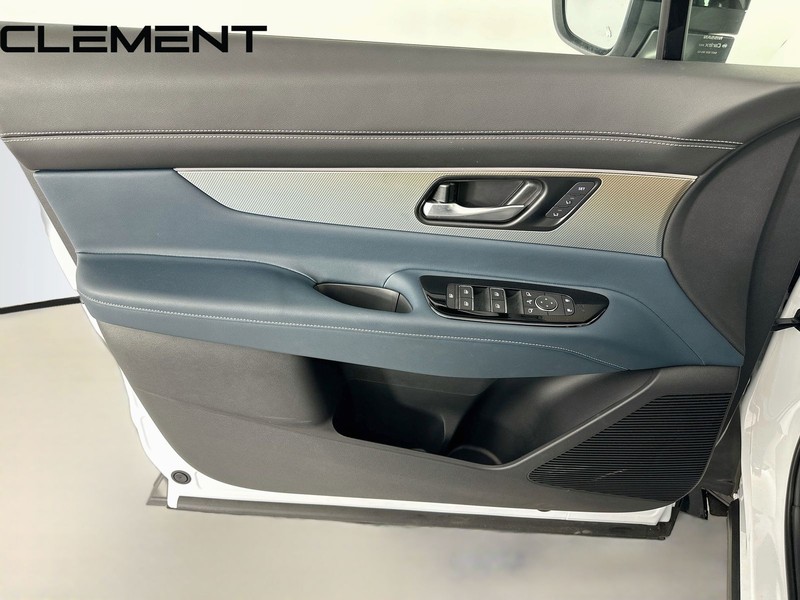 Nissan Murano Vehicle Full-screen Gallery Image 29